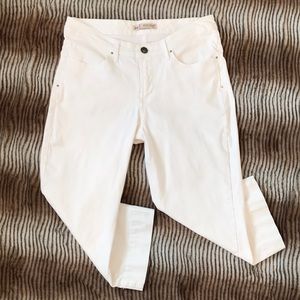 White stretch jean capris